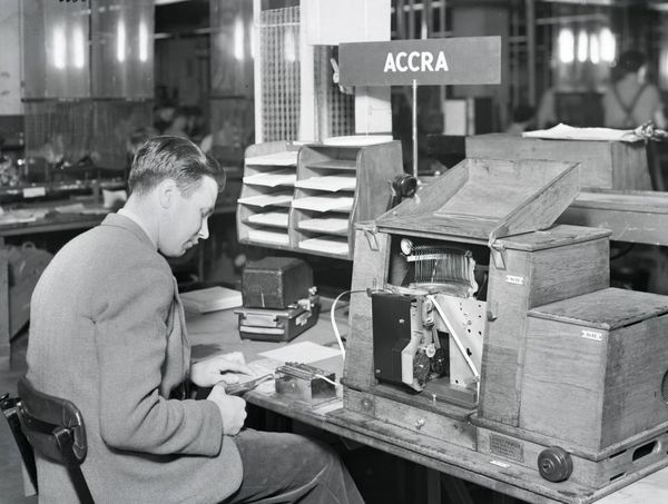 EH Accra receiving 1951