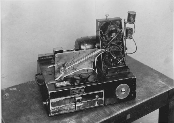Double Pot Undulator 1952