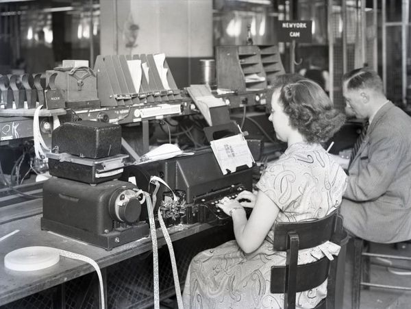 EH 1950 Mackay Radio 5-Unit